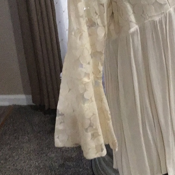 Lace yoke ivory tunic - Picture 3 of 6